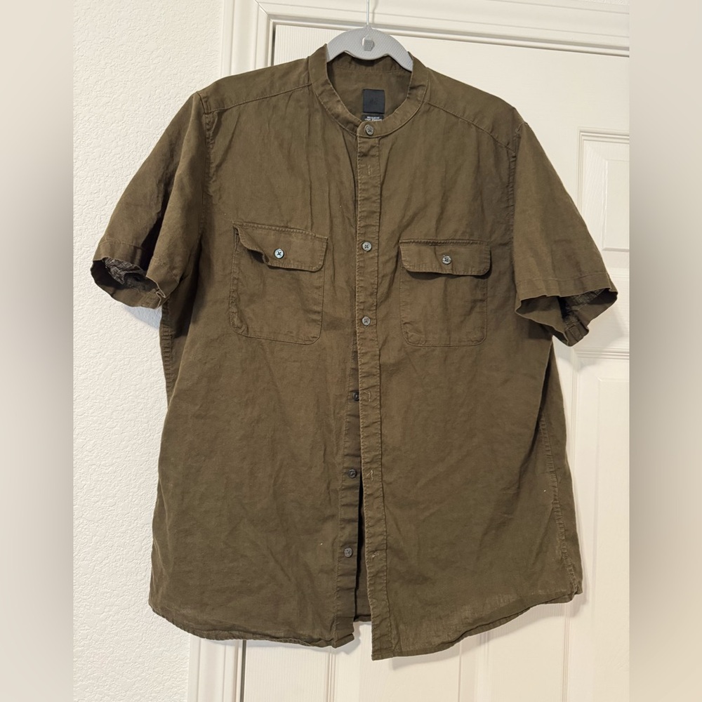3 for $15 🧿
 Men H&M Military Green Button-Up Shirt